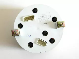 Belarus/MTZ combined clock5 new instrument type (center fuel level indicator, 7 + 9 connector) (1)