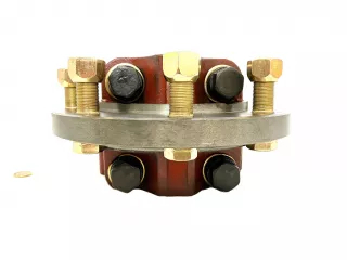 Belarus/MTZ rear wheel hub complete + stud bolt + nut (2)