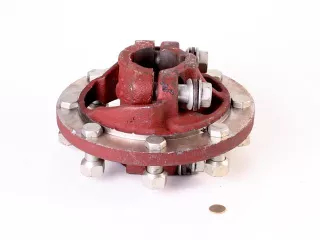 Belarus/MTZ rear wheel hub complete + stud + nut, original (0)