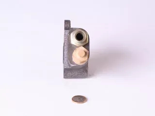 Belarus/MTZ steering control valve pressure control cover (2)