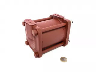 Belarus/MTZ steering cylinder, original (0)