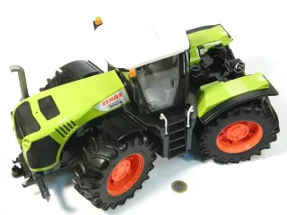 Bruder toy Claas Xerion 5000 tractor (1)