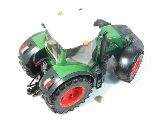 Bruder toy Fendt 936 Vario tractor (1)