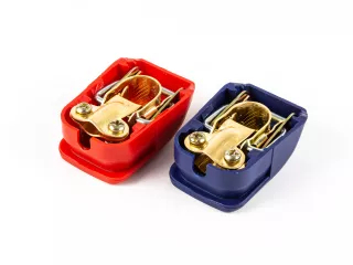 Ein Paar Batterieschuhe mit einer schnell zu öffnenden Kunststoffabdeckung (3)