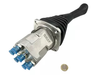 Force 321 low-pressure hydraulic control valve (joystick, right) (2)
