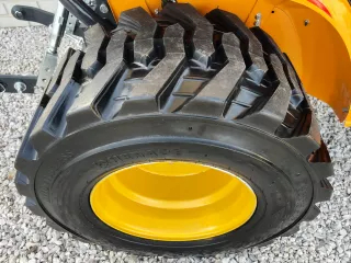 Force 325 Stage V industrial tire set (5)