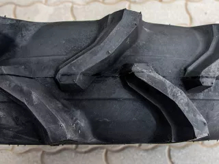 Force 325 Stage V rear tire (1)