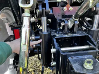 Force 450 hydraulic cylinder (1)