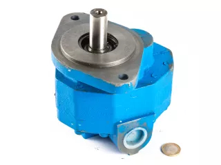 Force wheel loader hydraulic pump for transmission (2 bolts version) (0)