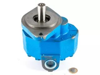 Force wheel loader hydraulic pump for transmission (2 bolts version) (1)