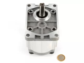 Force wheel loader hydraulic pump for transmission (4 bolts version) (1)