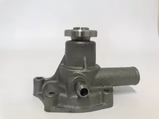 Hinomoto C144 Wasserpumpe  (2)