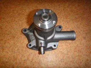Hinomoto C172 water pump (3)