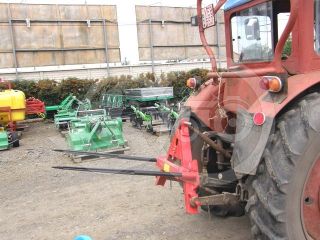 Bale carrier fork, with 3 point suspension (2)