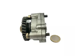 Kubota D722 oil pump, used (2)