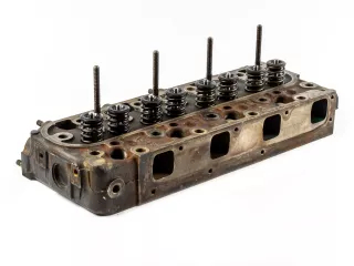 Kubota V1405 cylinder head, used (1)