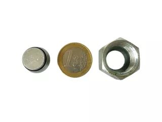 M18 female threaded plug. (1)