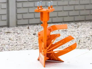 Plowhead complete, slotted, for Komondor ploughs (3)