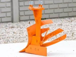 Plowhead complete, slotted, for Komondor ploughs (4)