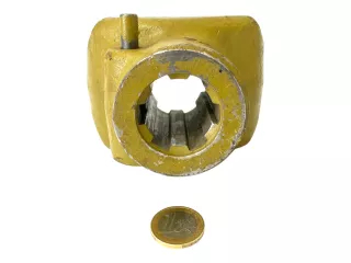 PTO shaft yoke 85 HP (62 kW), Z=6 (1)