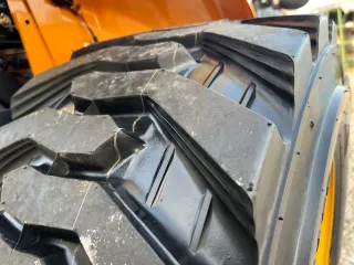 Radsatz mit Industriereifen für den Kleintraktor Force 325 Stage V (6)