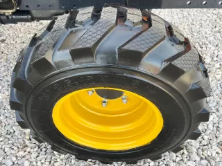 Radsatz mit Industriereifen für den Kleintraktor Force 325 Stage V (7)