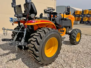 Radsatz mit Industriereifen für den Kleintraktor Force 325 Stage V (2)