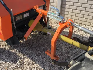 Universal towing device for round baler Komondor RKB-850/870  (2)