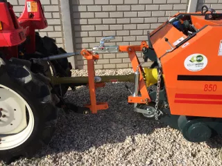 Universal towing device for round baler Komondor RKB-850/870  (3)