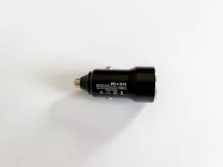 USB car charger – with USB-A and USB-C ports (1)