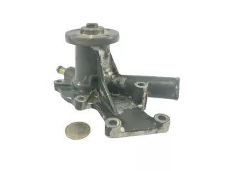 Water pump for Kubota D722, used (2)