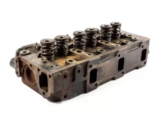 Yanmar 3TNE84 cylinder head, used (1)