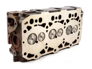 Yanmar 3TNE84 cylinder head, used (2)