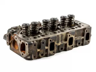 Yanmar 3TNS82 cylinder head, used (1)