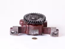 Belarus/MTZ engine oil pump 1025 Z = 32