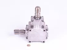 Hajtómű L-25A típusú, L forma, 1:1 áttételű, 15LE, fordított irányú, Komondor SFNY fűnyírókhoz