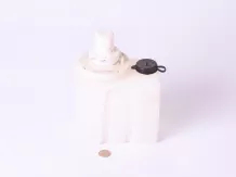 windscreen washer tank with pump